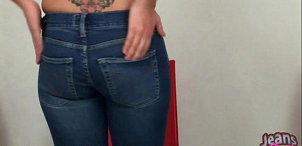  Bridgitte slowly slips off her tight skinny jeans
